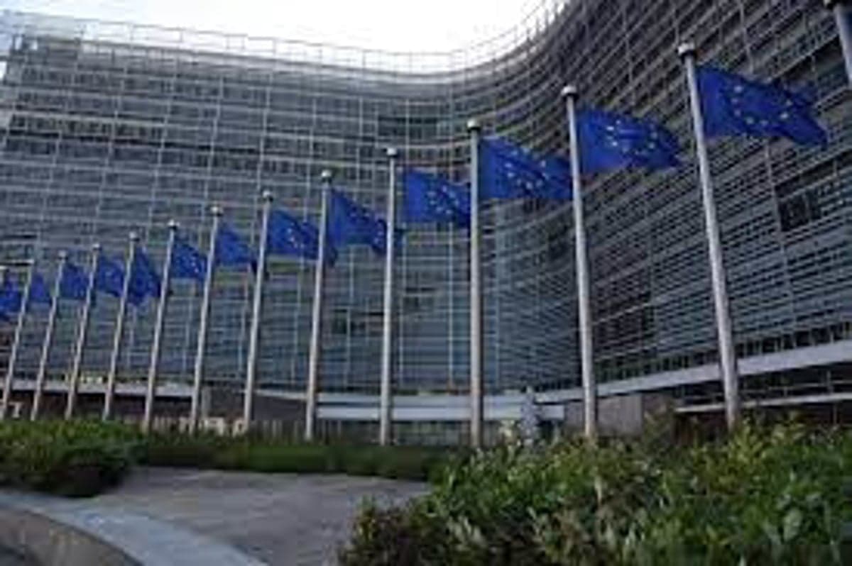 Interventni zakon še ni všetet: Bruselj znižuje napoved gospodarske rasti v Sloveniji