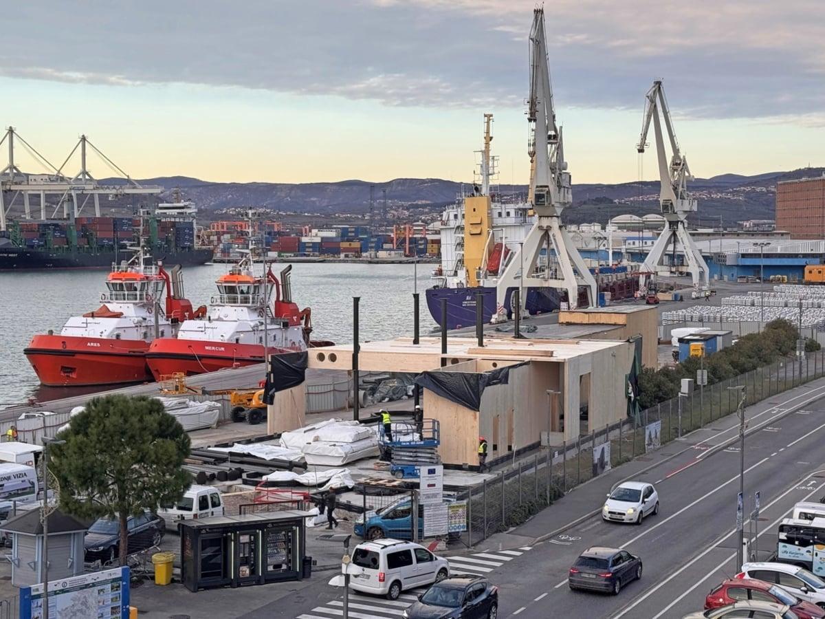 Obtožnica za smrt delavca v Luki Koper leto dni po vložitvi še ni pravnomočna