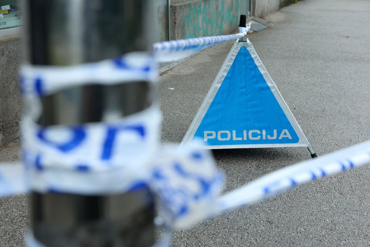 Tragična prometna nesreča na cesti Dravograd - Radlje ob Dravi, ena oseba umrla, še ena hudo…
