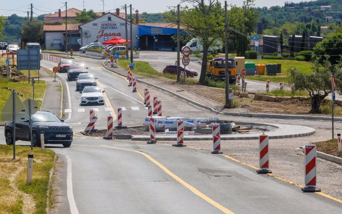 Od Kopra do Pirana dve uri: Na Obali prometni kolaps zaradi gradnje krožišča nad Izolo