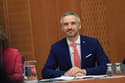 Minister Janez Cigler Kralj razrešil direktorico CSD Ljubljana. Zakaj jo je razrešil in kaj pravi Anja Osojnik?
