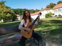 Mlada kitaristka Janina Kališnik z Raven na Koroškem na prestižno univerzo v Los Angeles