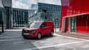 (PREMIERA) Ford transit courier: V prvi vrsti električni pogon in uporaben tovorni prostor