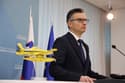 Minister Šarec podpisal pogodbo za nakup štirih letal za gašenje iz zraka