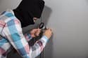 Policiste klicali zaradi vloma v hišo, storilec se je skrival na podstrešju