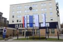 Gorenje za izolacijo ljudi ponudilo svoj hotel, velenjska občina temu nasprotuje, civilna zaščita pa je bila o vsem obveščena "z ulice"