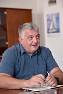 Delovno mesto v Darsu je bilo ustvarjeno prav za Antona Travnerja. Policijski šefi v gospodarstvo brez omejitev