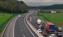 (FOTO) Zaradi nesreče je bila dolenjska avtocesta nekaj časa zaprta, nastajal je zastoj