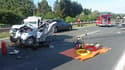 (FOTO) V trčenju z avtobusom na avtocesti na kraju umrl voznik osebnega vozila