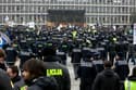 Policisti bodo stavkali še pred volitvami, vendar ne vsi