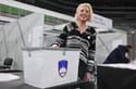 (FOTO) Urška Klakočar Zupančič na volišču med prvimi, ker ji ne bo nihče govoril, kdaj naj voli