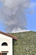 (FOTO) V Toskani zaradi obsežnega požara evakuirali več tisoč ljudi, veter še naprej podžiga plamene