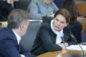 (VIDEO) Preverite, kako je Alenka Bratušek povezala Janeza Janšo, Josipa Broza Tita in Vladimirja Putina