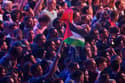 (VIDEO) Varnostniki med Evrovizijo posredovali proti mladeniču, ki je vzkliknil "Svobodna Palestina"