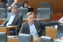 Golob svari pred novo koalicijo: "Za lastno korist in oblast so pripravljeni Slovenijo prodati tujcem. Spet."