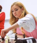 (ŠAHOVSKI KOTIČEK) Carlsen na turnirju v Oslu na dnu, odlična Laura Unuk pa blizu vrha