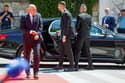 (FOTO) Janša manj kot 24 ur po ustoličenju njegove četrte vlade že v tujini, a ob prihodu izjav ni dajal