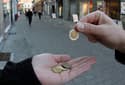 V bližini celjske bolnišnice: Pod pretvezo zbiranja prispevkov za bolnega otroka sta ji iz denarnice ukradla 100 evrov