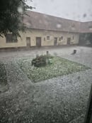 (FOTO) Nevihte po Sloveniji: Močan veter, sodra in drobna toča