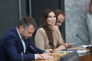 Ste vedeli, da ima Eva Irgl sestro dvojčico? No, ocenite, če sta si kaj podobni!