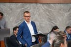 (KOMENTAR) Poslanec izterjevalec, ego serijsko, tujci ven in beneška gondola