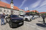 (FOTO) BMW-jev paviljon na Glavnem trgu v Mariboru: Neokusna promocija ali sodoben dogodek?