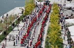 (FOTO IN VIDEO) Maturantska plesna četvorka po Sloveniji. V Mariboru pa na Lentu: "Plesalci poklon"