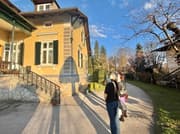 "Ali je kdo v tej hiši umrl?" Posredniki razkrivajo najbolj nenavadna vprašanja kupcev na ogledih nepremičnin