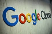 Revija Pravna praksa poroča: Meta in Google morata plačati šest milijonov dolarjev, ker sta prispevala k zasvojenosti