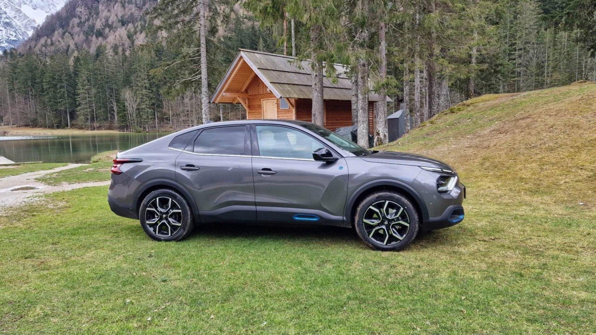 (SLOVENSKA PREMIERA) Citroen C4 X: Srednji križanec