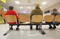 Čakalne vrste v zdravstvu: Sprememba spola ima prednost pred osnovnim zdravljenjem? Preverili smo