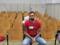 Brutalni ropar toži nekdanjega sojetnika zaradi pretepa v zaporu na Dobu in hudih poškodb