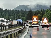 Zaradi hude nesreče na primorski avtocesti zaprli promet, da je lahko pristal helikopter