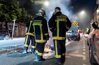 Manjše tovorno vozilo popolnoma zgorelo na avtocesti, posredovalo je 34 gasilcev