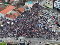 V Srbiji pred študentskim protestom ustavili železniški promet, razlog pa ...