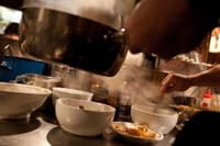 Tudi zvezdnice se jim izogibajo: Tri vrste hrane, ki pospešujejo staranje