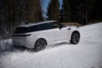 (Avtomobilizem) S prestižnimi terenci po smučišču