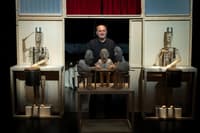 (INTERVJU) Silvan Omerzu: Z lutkami je lahko Pohujšanje res farsa