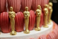 (VIDEO) Kaj je bilo v škatli s prigrizki na podelitvi oskarjev? Vredna je 85 dolarjev
