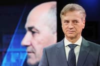 Povolilni teden pod črto: Golob se mora podrejati desnici, Janša pa čaka na svojo priložnost