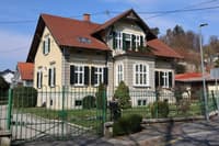 (FOTO) Redkost na trgu: Mogočna vila ob Mestnem parku v Mariboru išče kupca