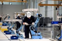 Svet ima s krizami veliko izkušenj. Kako se odzivajo ekonomije?