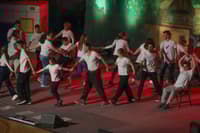 (FOTO) Pod našo streho: Dobrodelni večer Pod našo streho je povezal različnost, ki v ustvarjalnosti nima meja