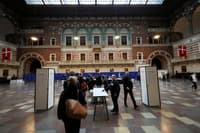 Danci danes predčasno volijo parlament: Kaj napovedujejo ankete?