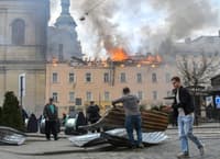 (VIDEO) Eden največjih napadov Ukrajine na Rusijo: Sestrelili so skoraj 400 dronov, v pristanišču izbruhnil požar