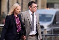 Obtožen za ženino smrt trdi: Šlo je za grobe spolne igre po vzoru filma 50 odtenkov sive