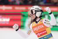 (FOTO) Poletela je 242,5 metra! Nika Prevc na treningu v Planici izboljšala svoj svetovni rekord