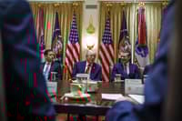 (GLOBALNA ARENA) Kolumna Carla Bildta: Trump spodkopava svojo lastno varnostno strategijo