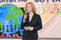 (25x NA KRATKO) Ester Mlaj, ravnateljica vrtca: Politika? Merjenje moči na plečih ljudi