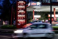 Povprečen zaposleni v Nemčiji aprila za liter goriva delal približno pet minut